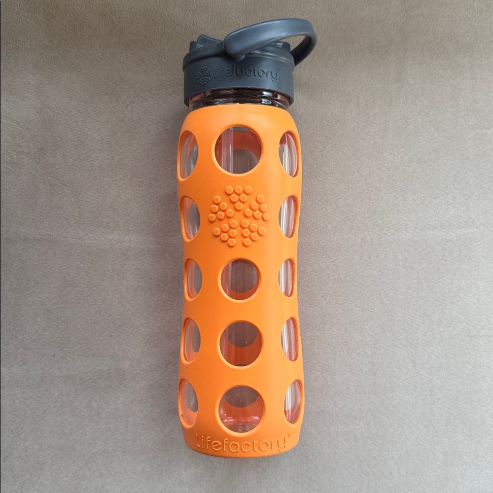 LIFE FACTORY orange Glass Water Bottle with Silicone Sleeve 20 oz